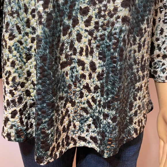 Vintage sequined animal print 3/4 sleeve tunic! - Picture 3 of 9